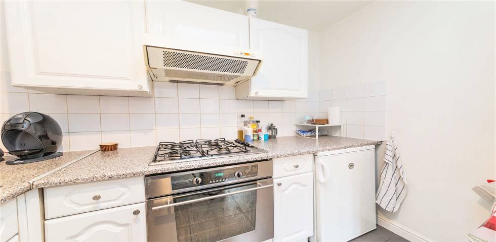 			2 Bedroom, 1 bath, 1 reception Apartment			 Finchley Road, FINCHLEY ROAD
